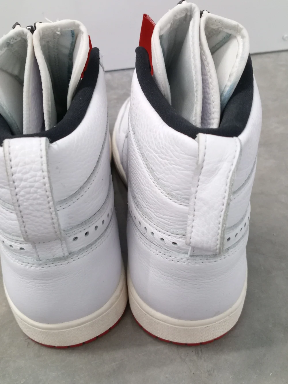 Vintage Mens Size 9.5 Air Jordan 1 Retro High Zip